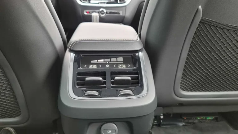 Volvo S60 B5 AWD R-Design – ảnh 12