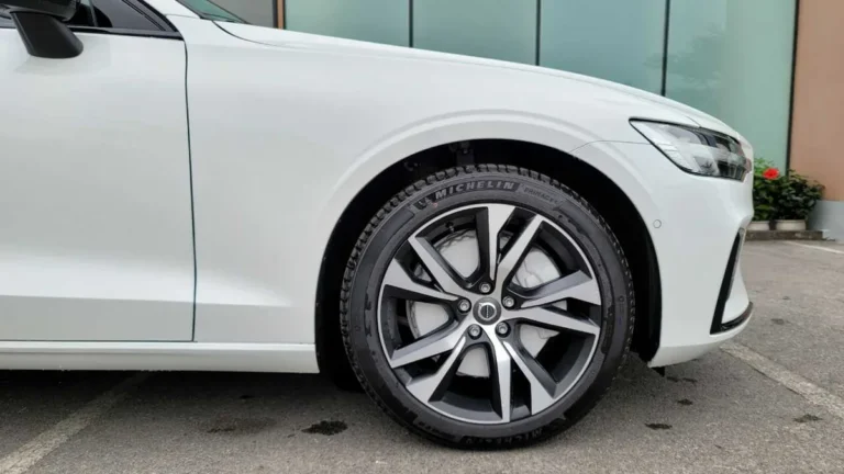 Volvo S60 B5 AWD R-Design – ảnh 3