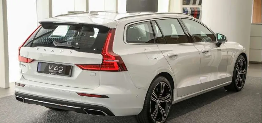 Ảnh bài: Volvo V60 Recharge T8 Inscription 2022 tại phòng trưng bày Malaysia – xe hybrid plug-in giá 287k RM