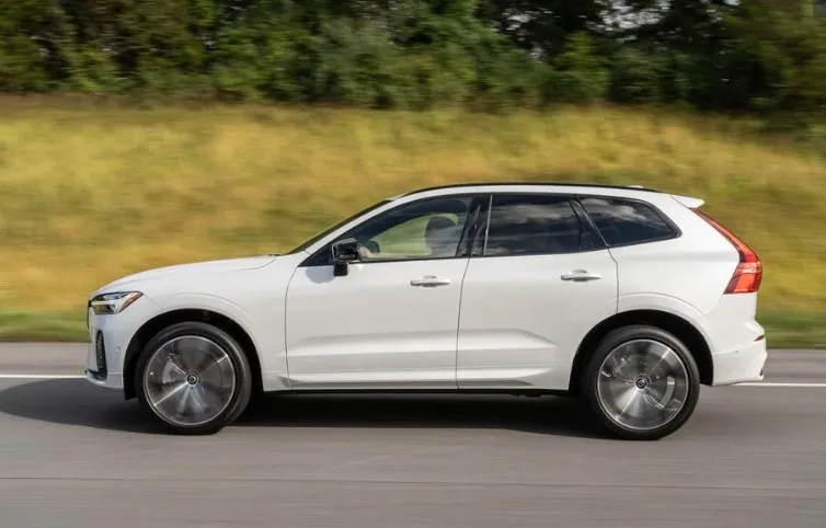 Ảnh bài: Nhận xét sơ lược về khối động cơ và tiện ích trong Volvo XC60 B6 AWD Inscription 2022